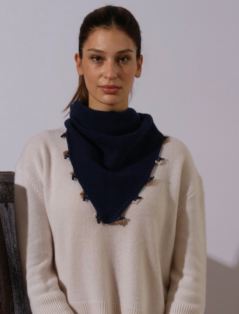 Lacivert Küçük İşlemeli Bandana