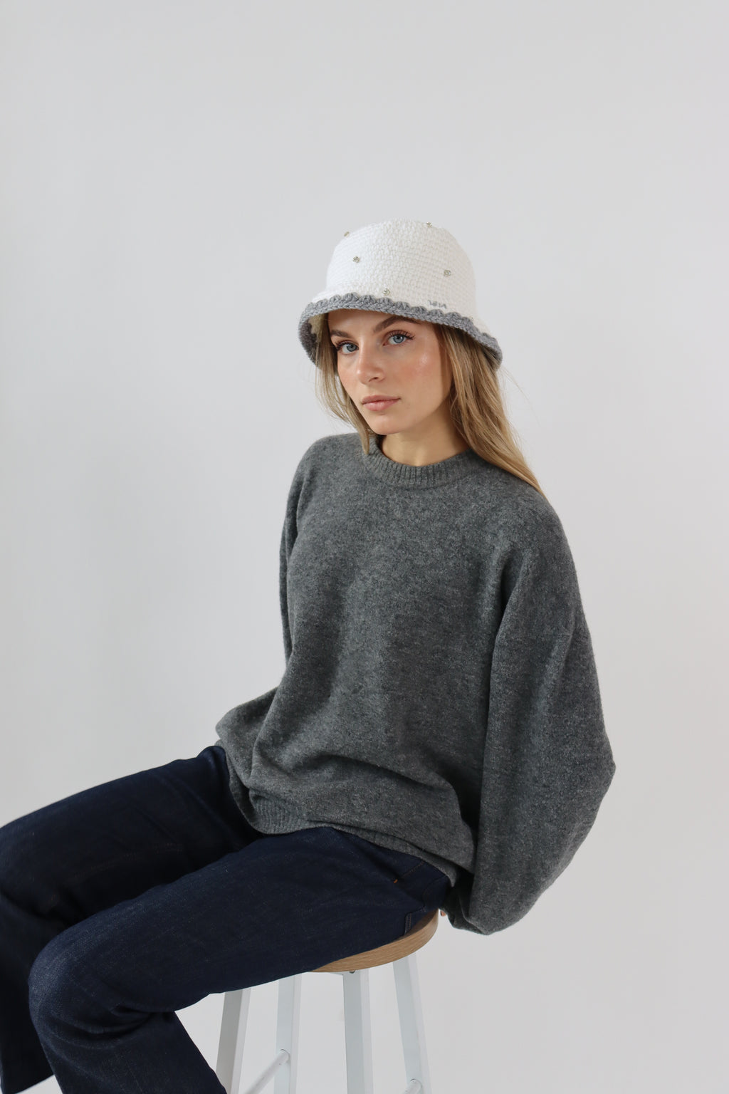 Beyaz Gem Kova Şapka