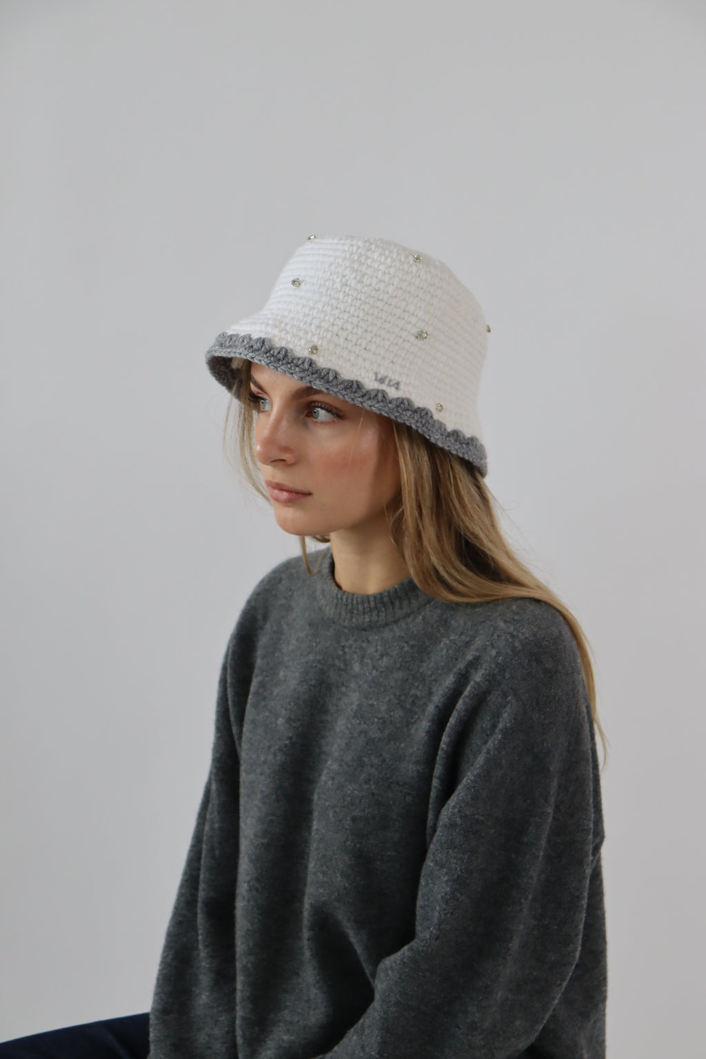 Beyaz Gem Kova Şapka