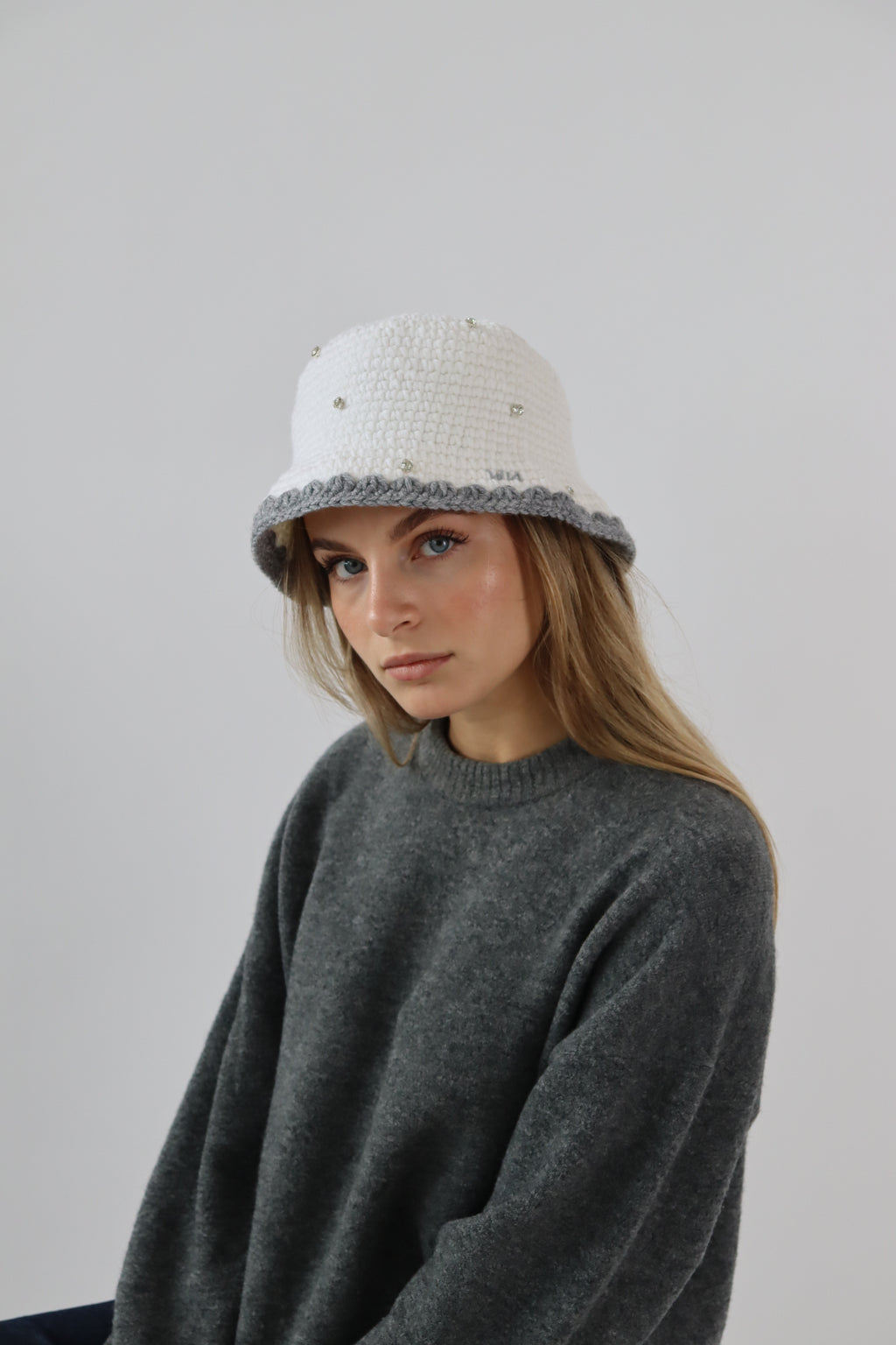 Beyaz Gem Kova Şapka