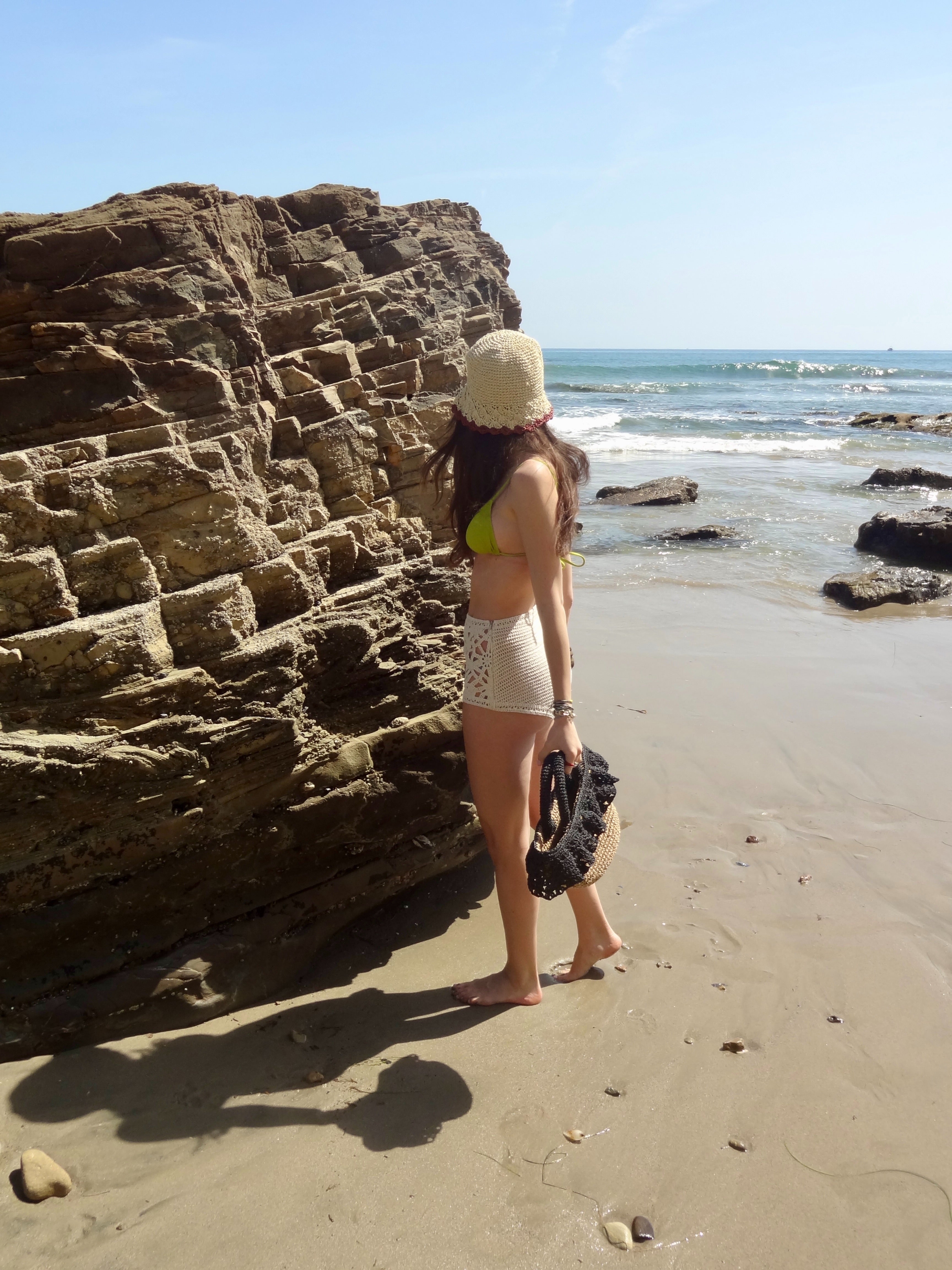 Raffia Bucket Hat with Beige Daisy Appliqué