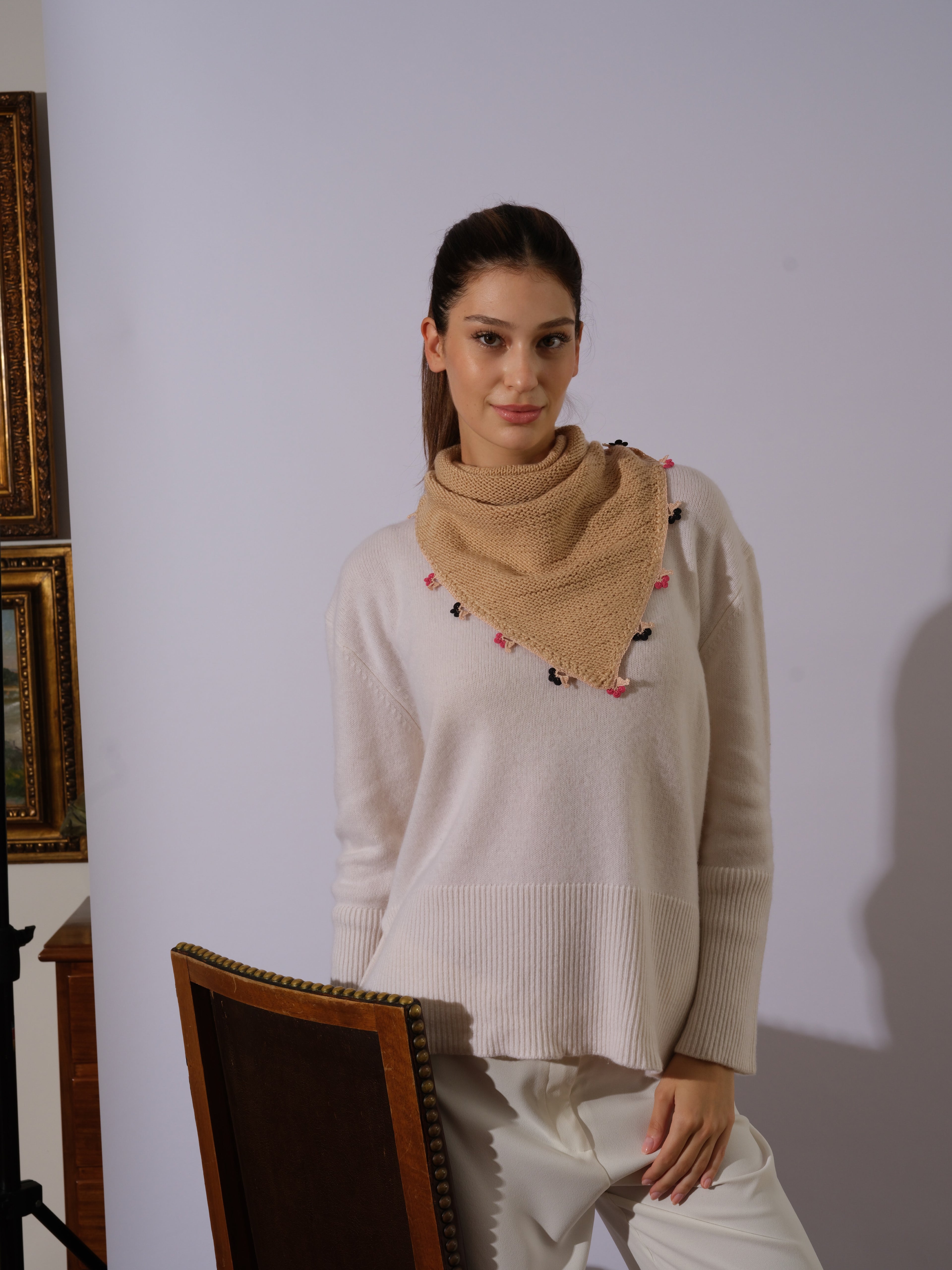 Bej Küçük İşlemeli Bandana